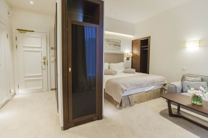 Room 10 of 61
