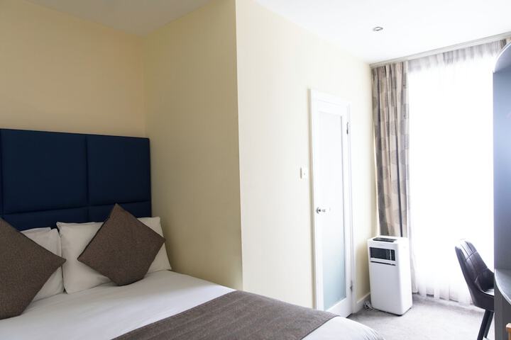 Room 28 of 120