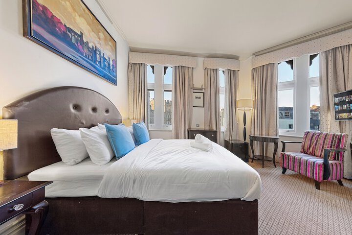 Room 32 of 44