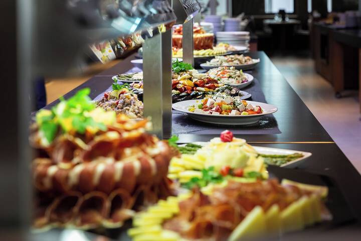 Dining 60 of 83