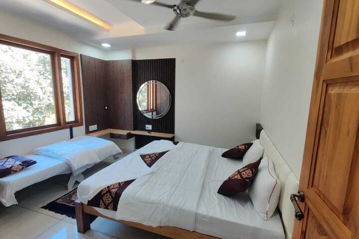 Room 8 of 18