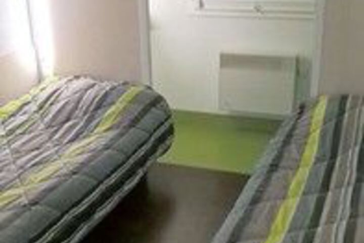 Room 16 of 40