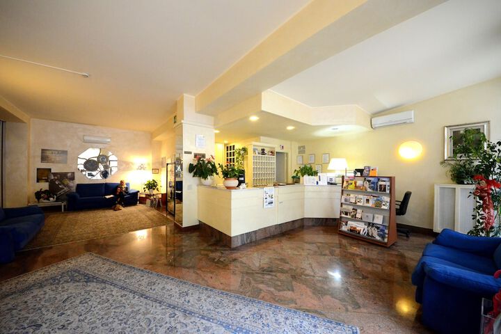 Entrance & Lobby