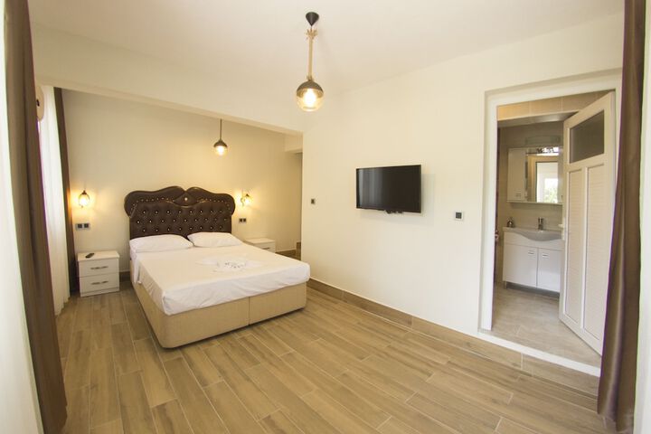 Room 3 of 78