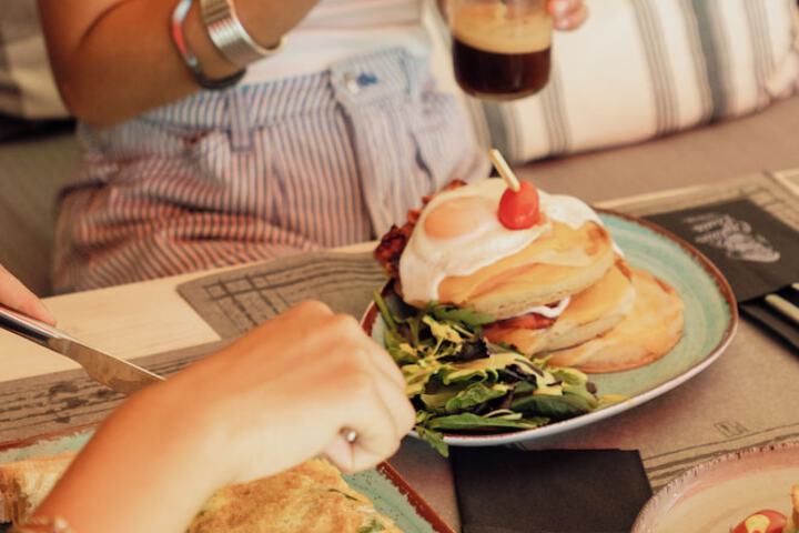 Breakfast/Coffee Service 100 of 131
