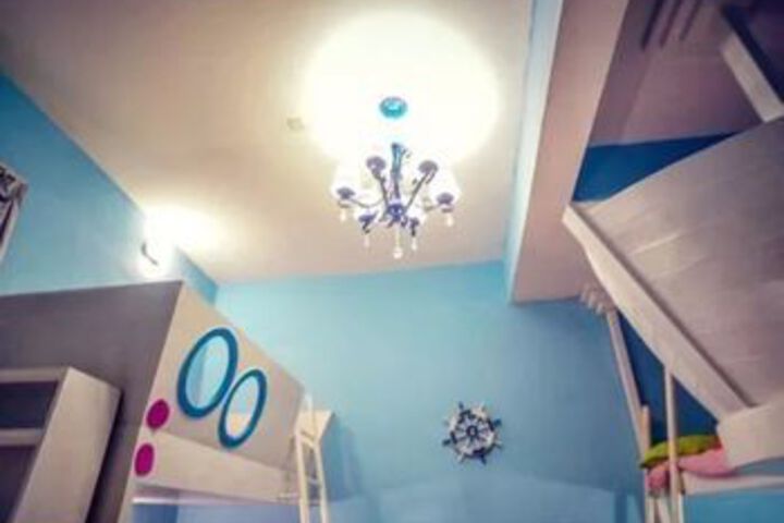 Room 13 of 33