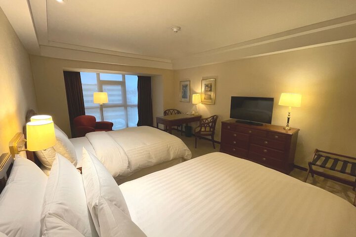 Room 6 of 170