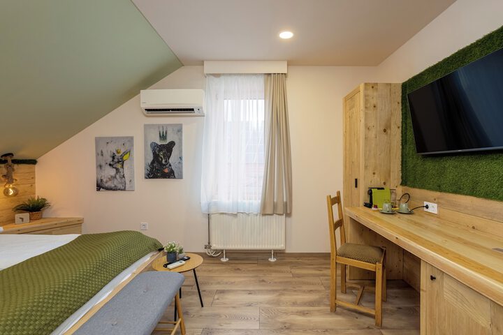 Room 25 of 79