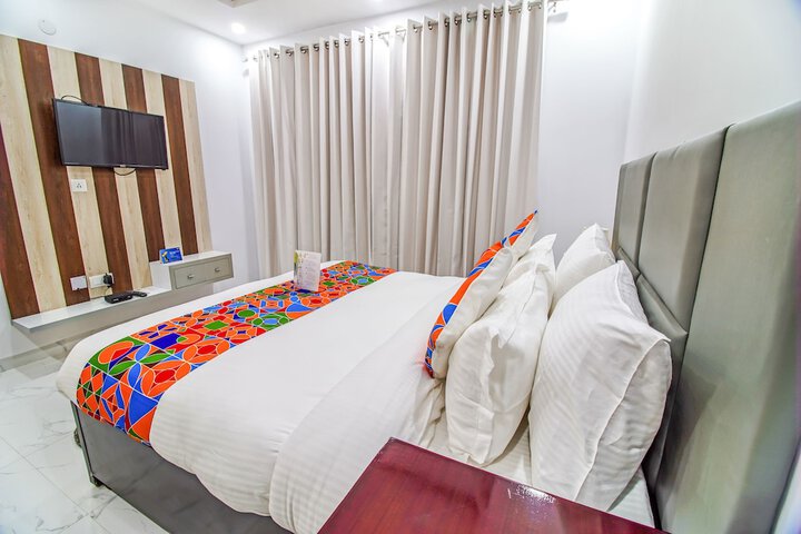 Room 8 of 15