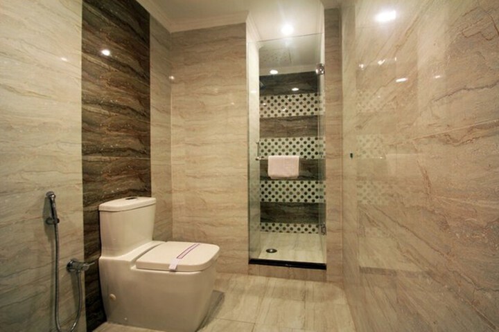 Room 14 of 25