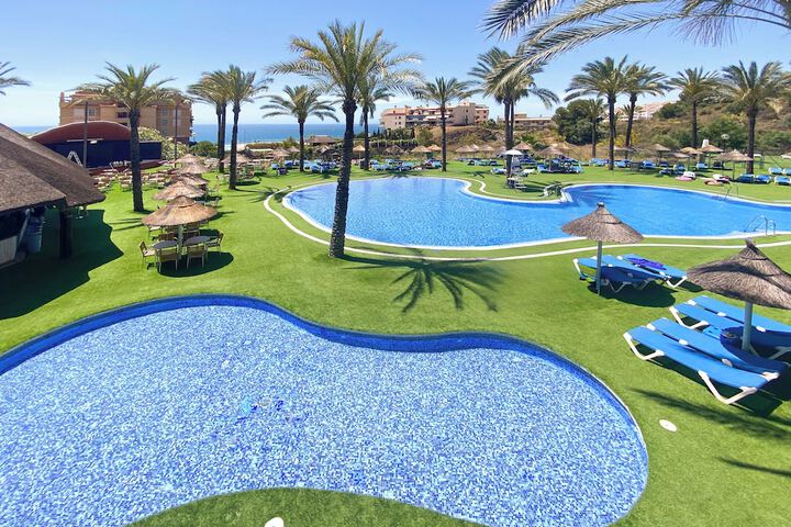 Hotel with Pool