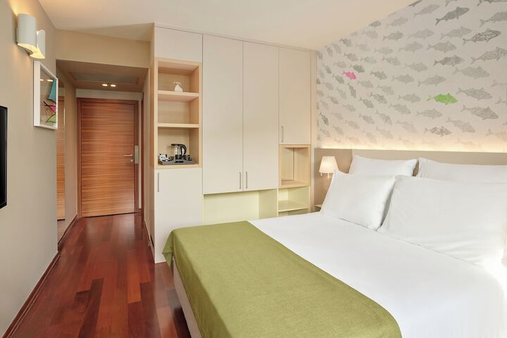 Room 17 of 90