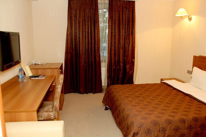 Room 2 of 41