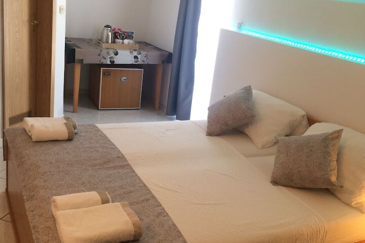 Room 13 of 65