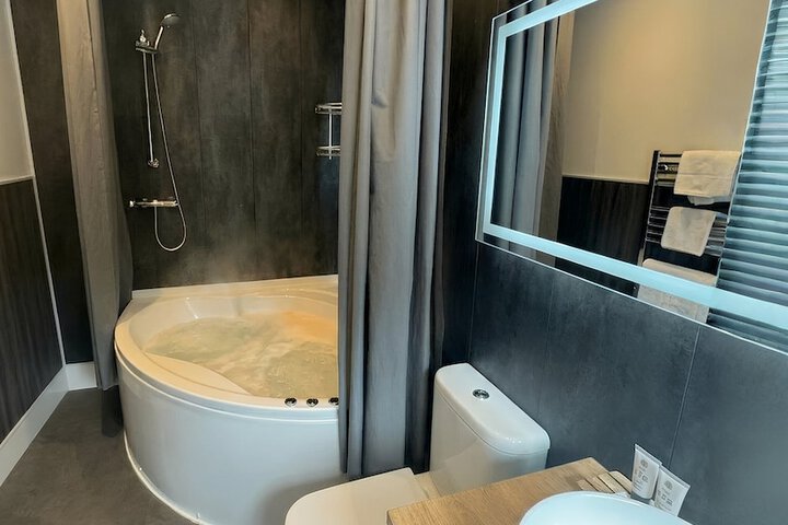 Room 73 of 116