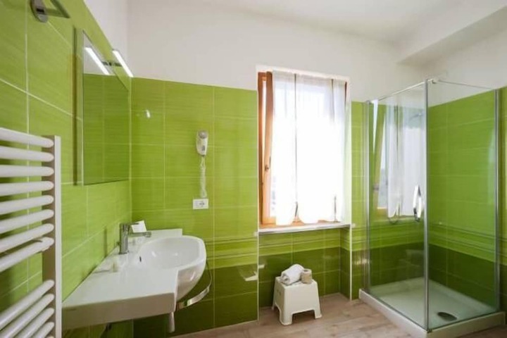 Room 16 of 25