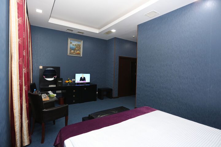 Room 7 of 16