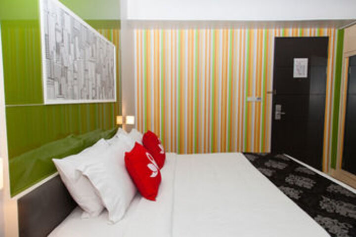Room 10 of 26