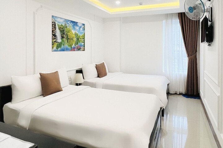 Room 33 of 45