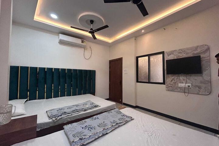 Room 7 of 16