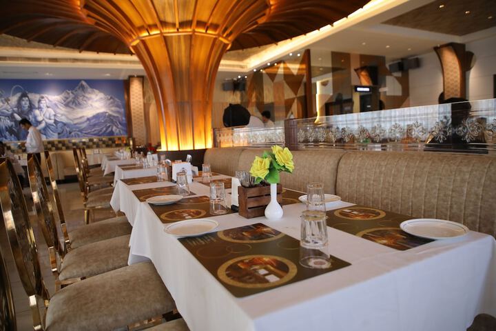 Dining 16 of 21