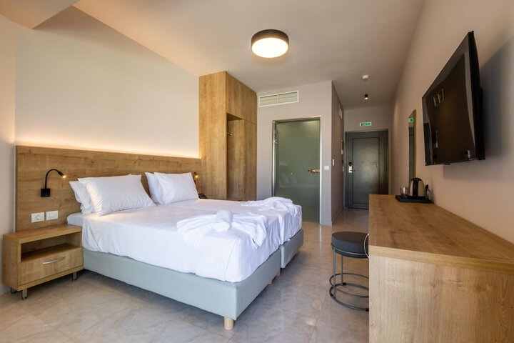 Room 12 of 80