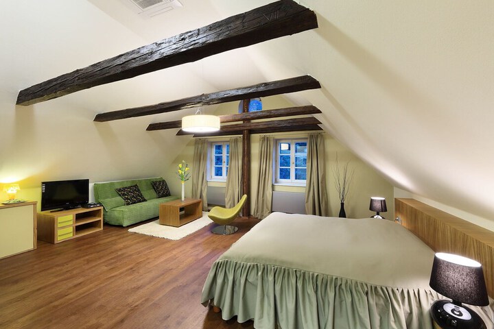 Room 10 of 39