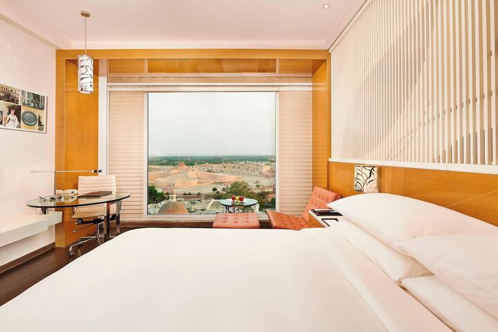 Room 15 of 48