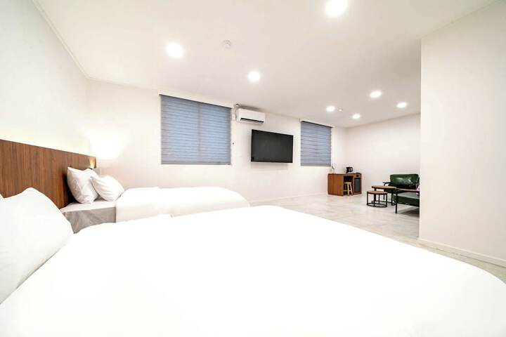 Room 30 of 41