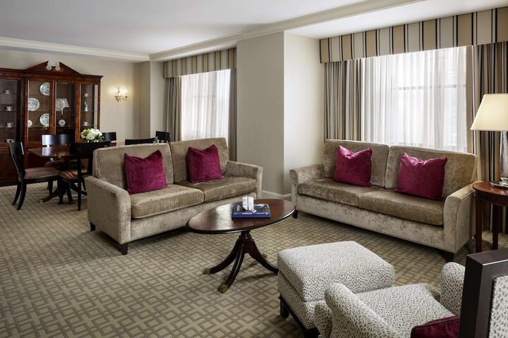 Room 5 of 107