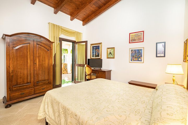 Room 10 of 76