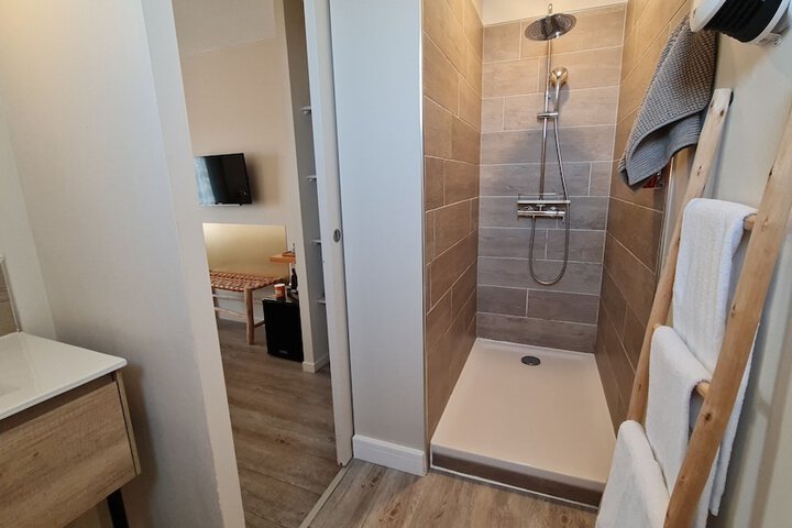 Room 120 of 210