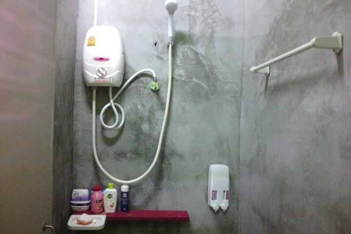 Room 16 of 18