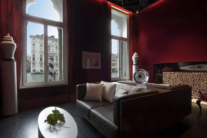 Guest Lobby