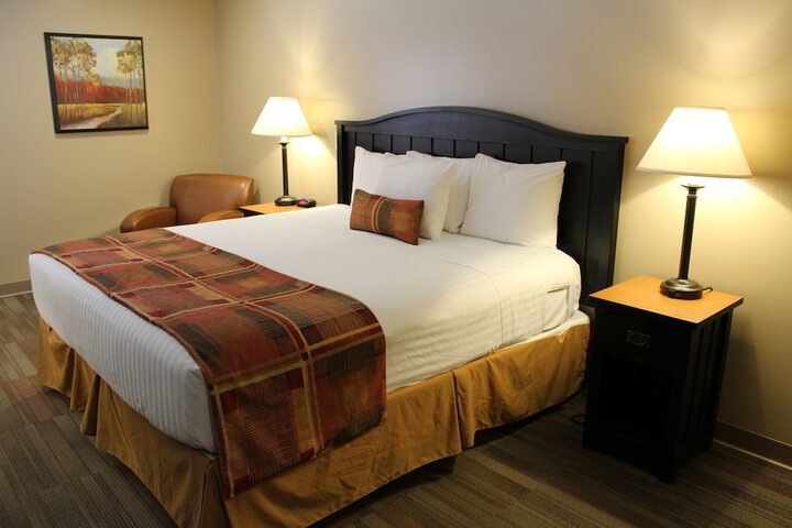 1 King Bed (4 of 4)