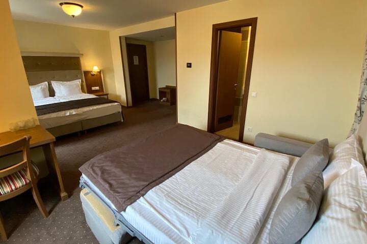Room 33 of 74