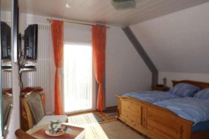 Room 3 of 33