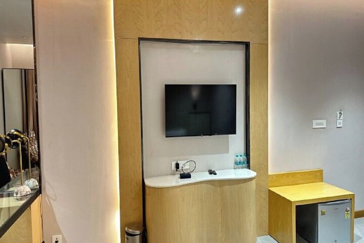 Room 13 of 27