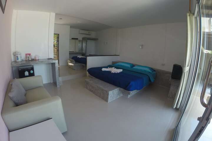 Room 19 of 82
