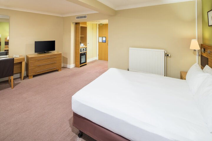 Room 6 of 90
