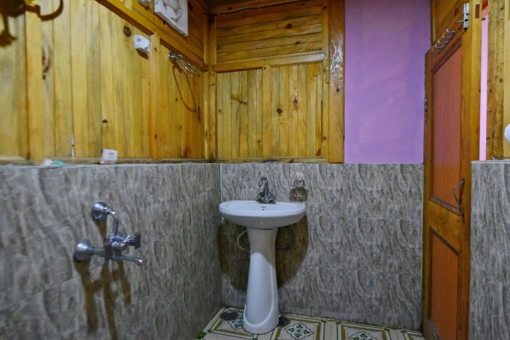 Room 8 of 14
