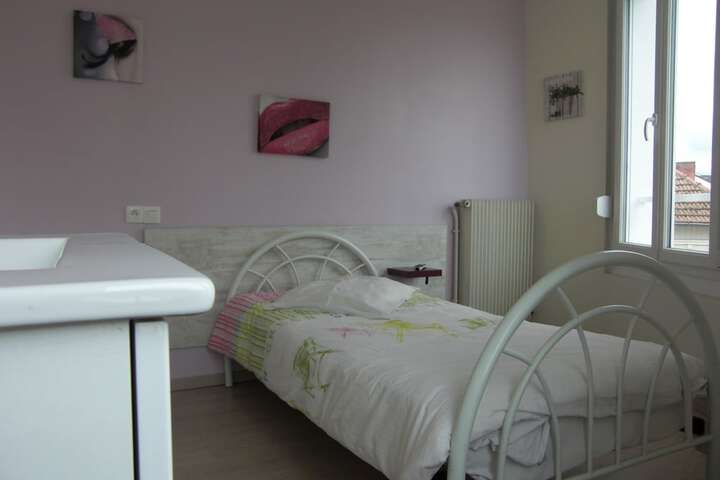 Room 7 of 32