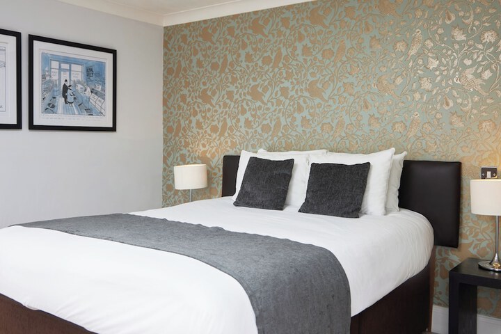 Chequers Inn by Greene King Inns