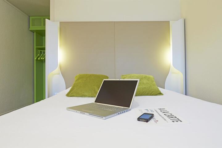 Room 6 of 25