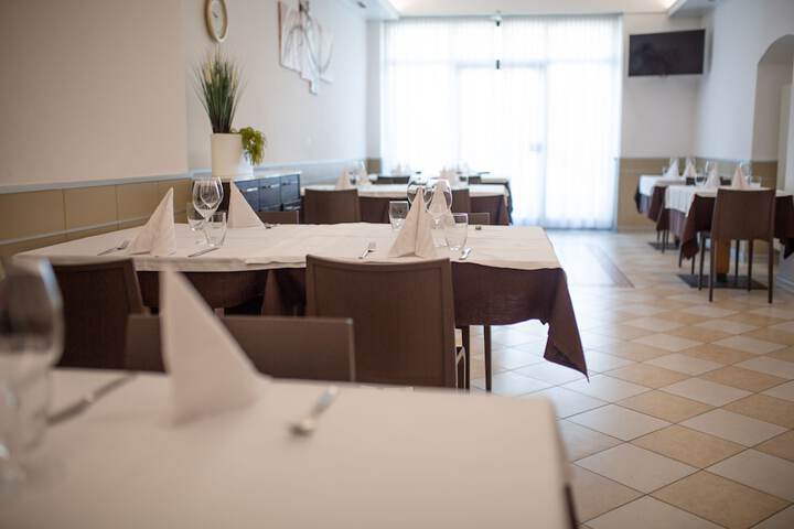 Dining 20 of 44
