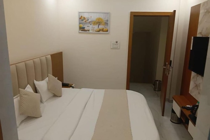 Room 5 of 19
