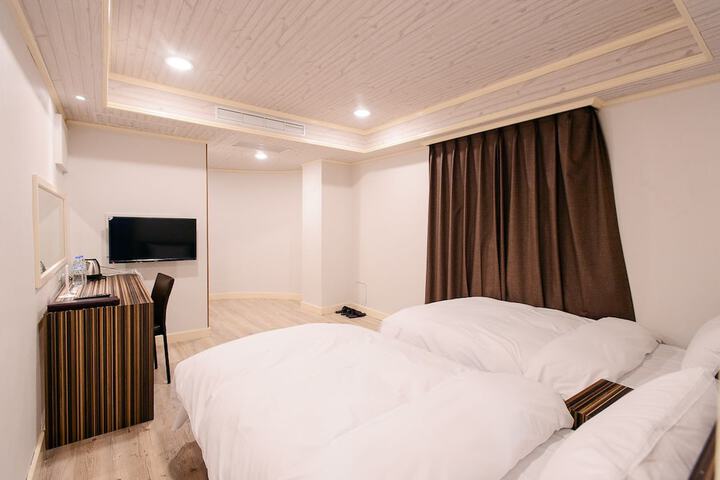 Room 26 of 67