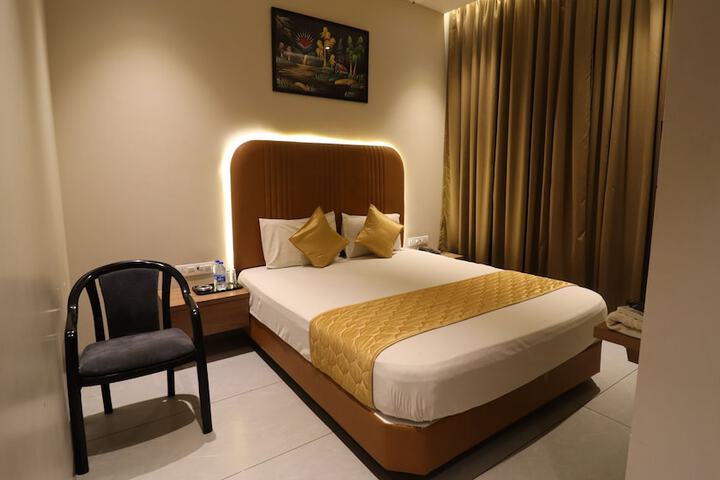 Room 10 of 30