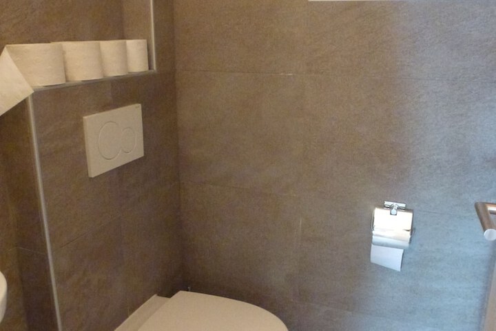 Room 10 of 15