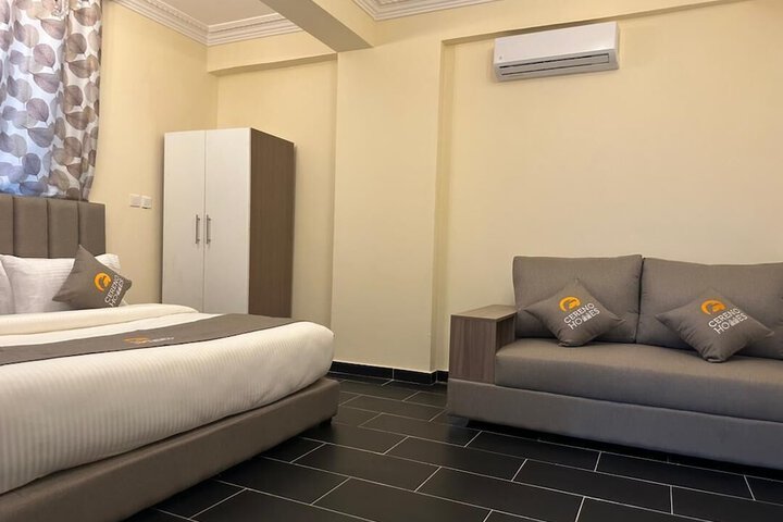 Room 8 of 16